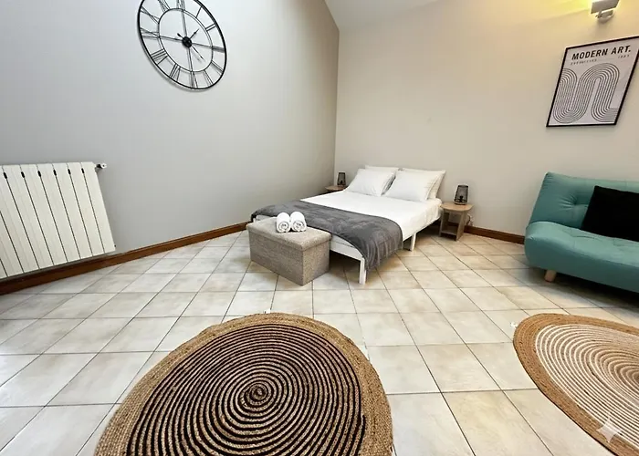 Station - Proche Rer A - Wifi Daire *